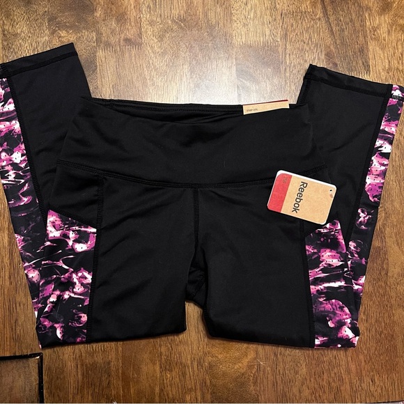 NWT Reebok Muse Capri Leggings 20” Inseam Size XS Black / Pink Workout Running - Picture 1 of 11